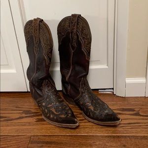 Special Detail Ariat Cowboy Boots